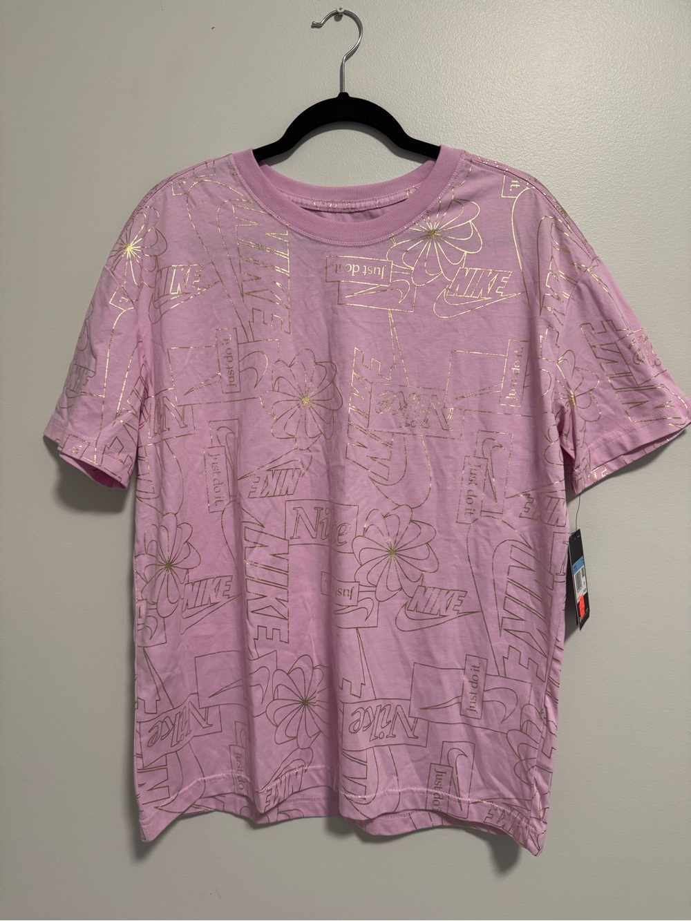Nike Women’s Allover Print Metallic Gold Tee Pink Size M NWT